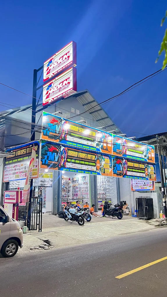Tampak depan Madiun Variasi Motor siang hari